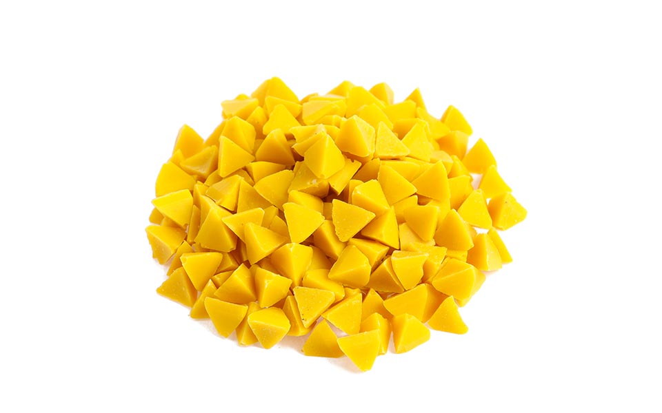 Yellow abrasive particles as used by KKS for mass finishing of medical products