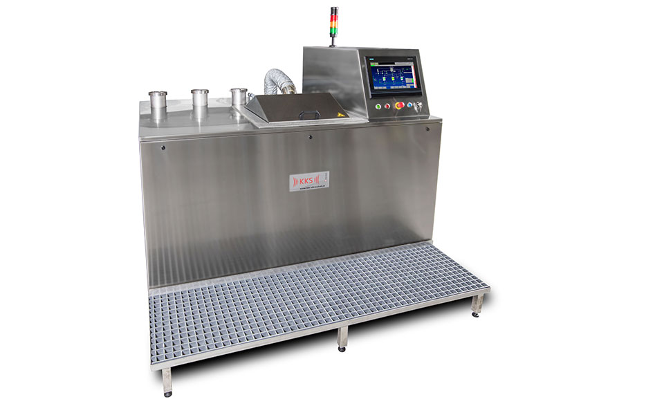 Pictures of KTR and KTRO single-chamber cleaning systems from KKS for ultrasonic cleaning of small parts in the medical technology sector for fine cleaning.